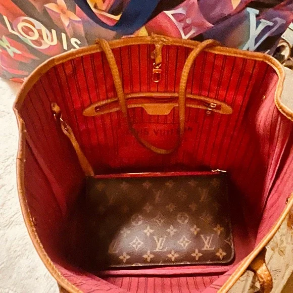 🌹Louis Vuitton  Bay Brown
Pink Rose Ballerine Chain Tote Bag Purse✨(LE Rare) - Picture 4 of 17